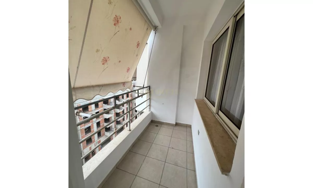 Shtepi ne shitje Apartament ne Tirane, 1+1, Mobilimi E mobiluar, Pagesa 113,000  Euro.