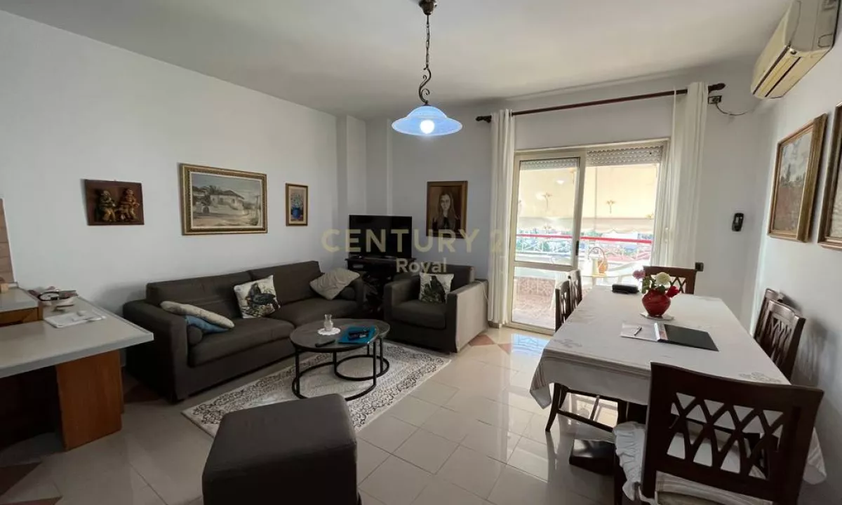 Shtepi ne shitje Apartament ne Tirane, 2+1, Mobilimi E mobiluar, Pagesa 200,000  Euro.