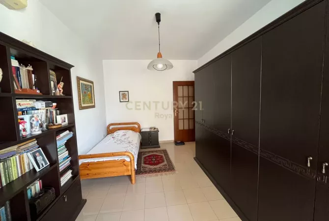 Shtepi ne shitje Apartament ne Tirane, 2+1, Mobilimi E mobiluar, Pagesa 200,000  Euro.