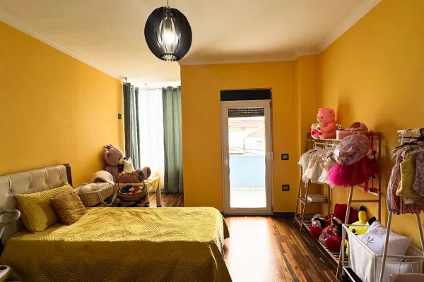Shtepi ne shitje Apartament ne Tirane, 3+1, Mobilimi E mobiluar, Pagesa 200,000  Euro.