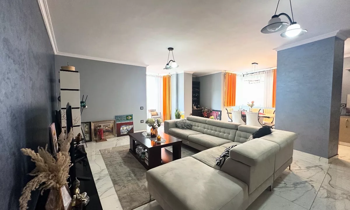 Shtepi ne shitje Apartament ne Tirane, 3+1, Mobilimi E mobiluar, Pagesa 200,000  Euro.