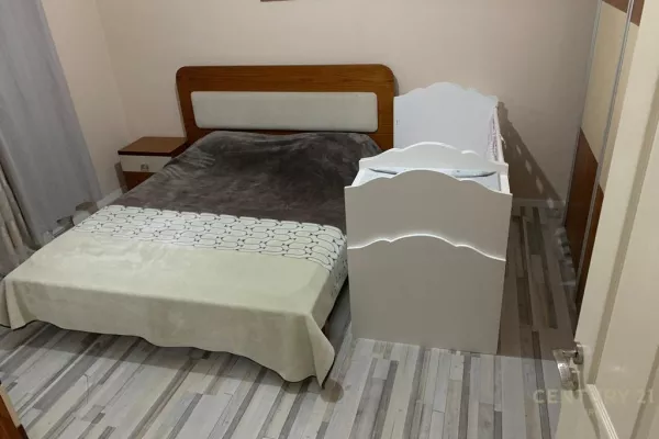 Shtepi ne shitje Apartament ne Tirane, 2+1, Mobilimi E mobiluar, Pagesa 135,000  Euro.