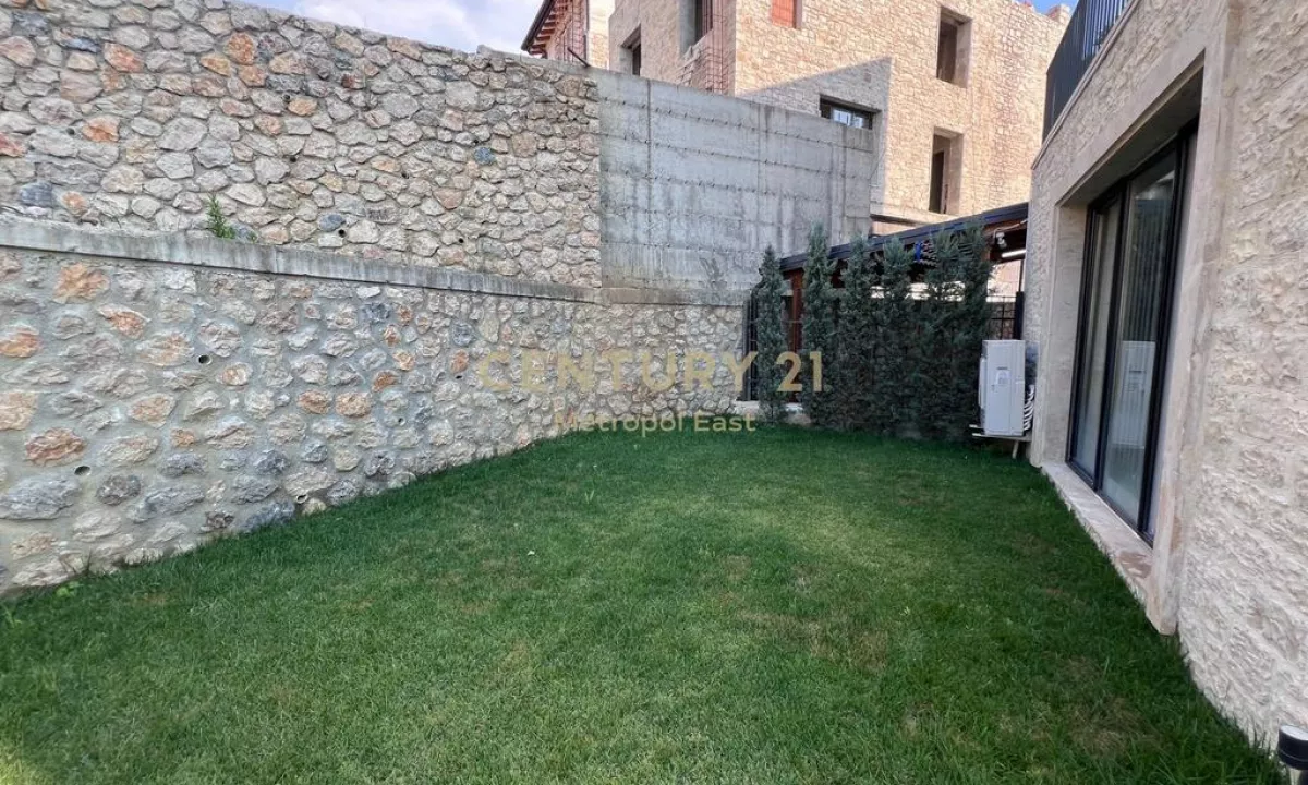 Shtepi ne shitje Apartament ne Tirane, 2+1, Mobilimi E mobiluar, Pagesa 370,000  Euro.