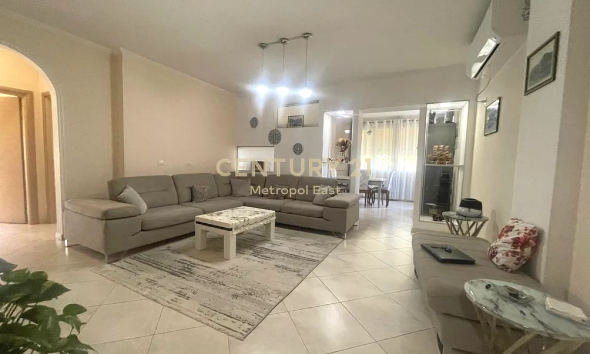 Shtepi ne shitje Apartament ne Tirane, 2+1, Mobilimi E mobiluar, Pagesa 269,000  Euro.