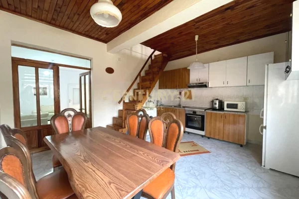 Shtepi me qera Apartament ne Tirane, 2+1, Mobilimi E mobiluar, Pagesa 500  Euro.