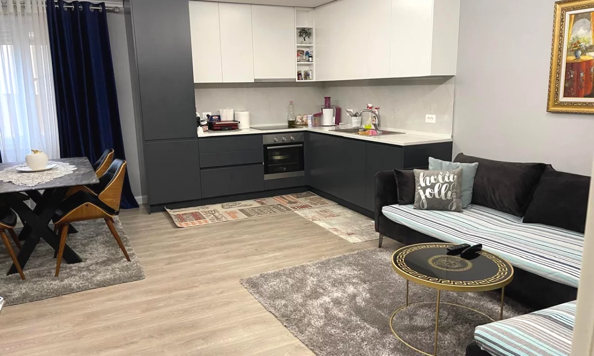 Appartamento in vendita a Tirana 3+1, Arredato