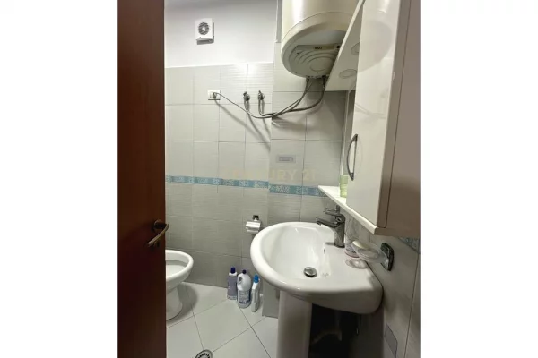 Shtepi me qera Apartament ne Tirane, 2+1, Mobilimi E mobiluar, Pagesa 630  Euro.