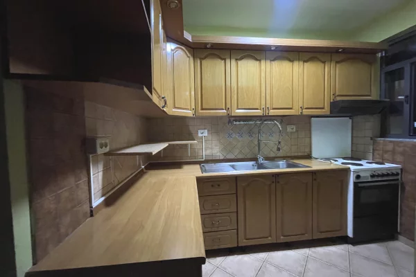 Appartamento in vendita a Tirana 1+1, Arredato