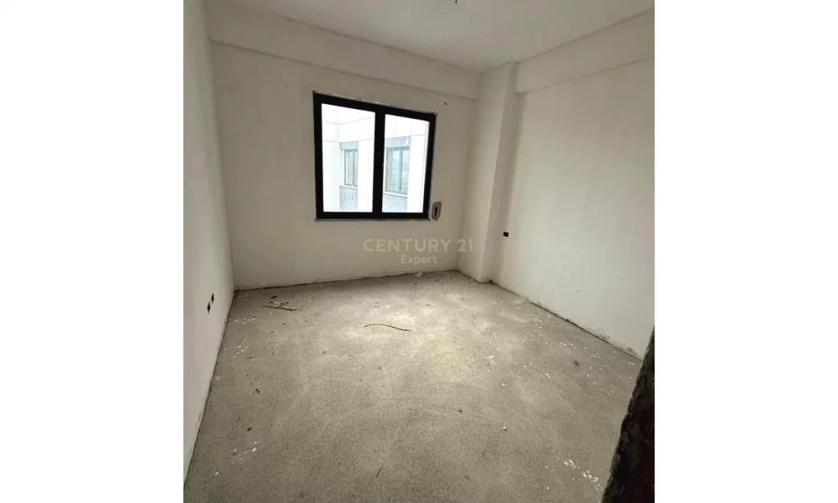Shtepi ne shitje Apartament ne Tirane, 1+1, Mobilimi Bosh, pa mobiluar, Pagesa 85,000  Euro.