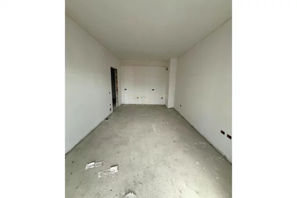 Shtepi ne shitje Apartament ne Tirane, 1+1, Mobilimi Bosh, pa mobiluar, Pagesa 85,000  Euro.