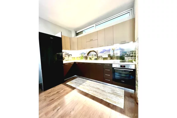 Appartamento in vendita a Tirana 2+1, Arredato