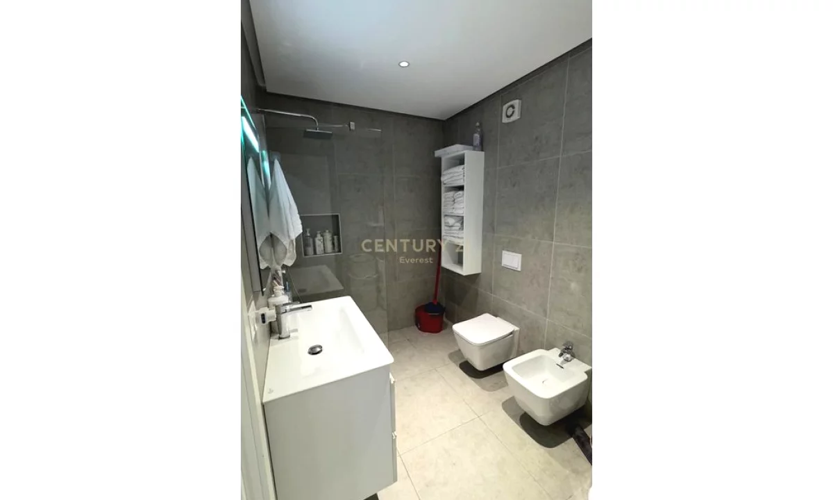 Appartamento in vendita a Tirana 1+1, Arredato