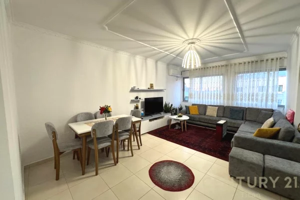 Shtepi ne shitje Apartament ne Tirane, 2+1, Mobilimi E mobiluar, Pagesa 137,000  Euro.