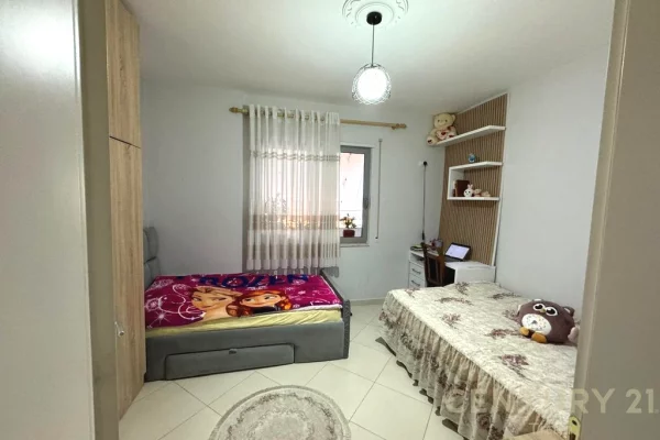 Shtepi ne shitje Apartament ne Tirane, 2+1, Mobilimi E mobiluar, Pagesa 137,000  Euro.