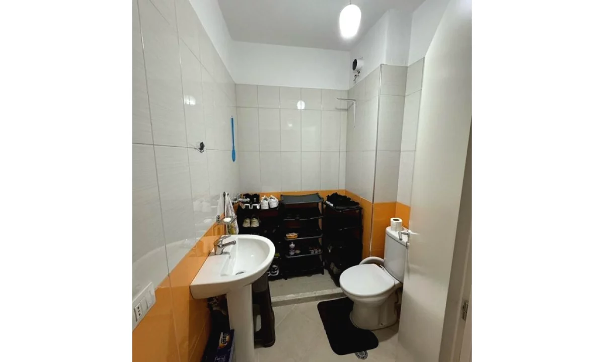 Shtepi ne shitje Apartament ne Tirane, 2+1, Mobilimi E mobiluar, Pagesa 137,000  Euro.