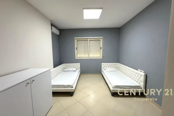 Shtepi ne shitje Apartament ne Tirane, 2+1, Mobilimi E mobiluar, Pagesa 250,000  Euro.