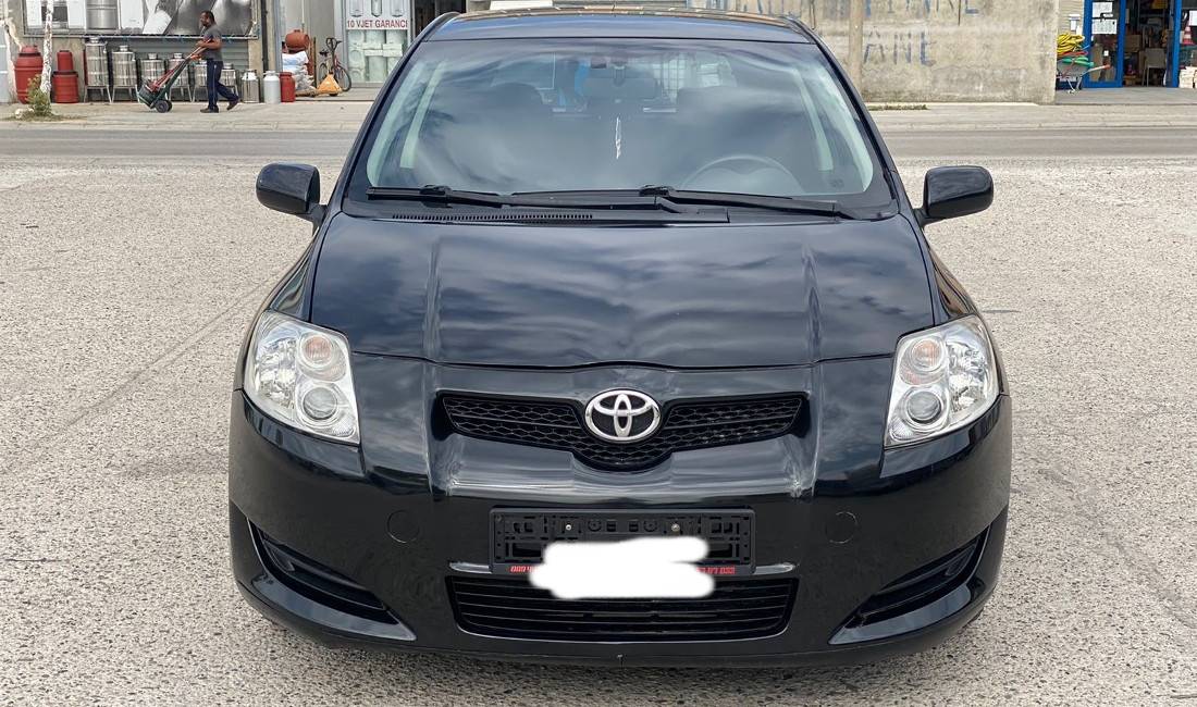 Jepet Toyota Auris me qera ditore per vetem 30 euro dita