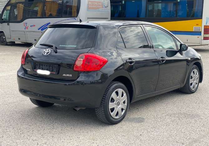 Jepet Toyota Auris me qera ditore per vetem 30 euro dita