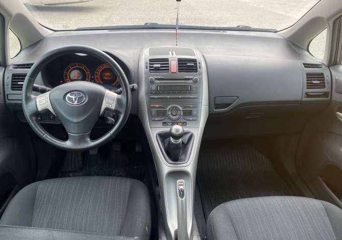 Jepet Toyota Auris me qera ditore per vetem 30 euro dita