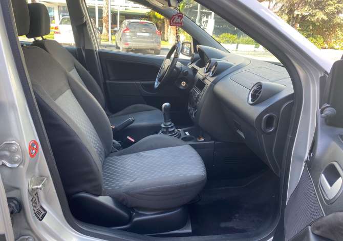 Jepet makina Ford Fiesta per vetem 25 euro dita