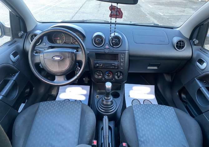 Jepet makina Ford Fiesta per vetem 25 euro dita
