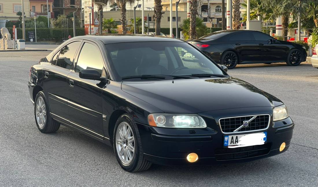 Jepet makine me qera Volvo S60 per vetem 30 euro dita
