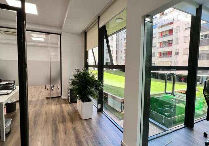 AMBIENT PER ZYRA ME QIRA TEK NOBIS !! 