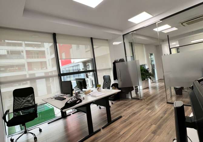 AMBIENT PER ZYRA ME QIRA TEK NOBIS !! 