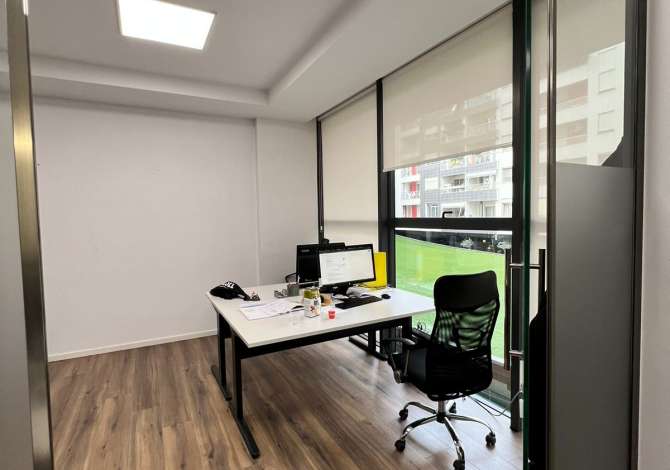 AMBIENT PER ZYRA ME QIRA TEK NOBIS !! 