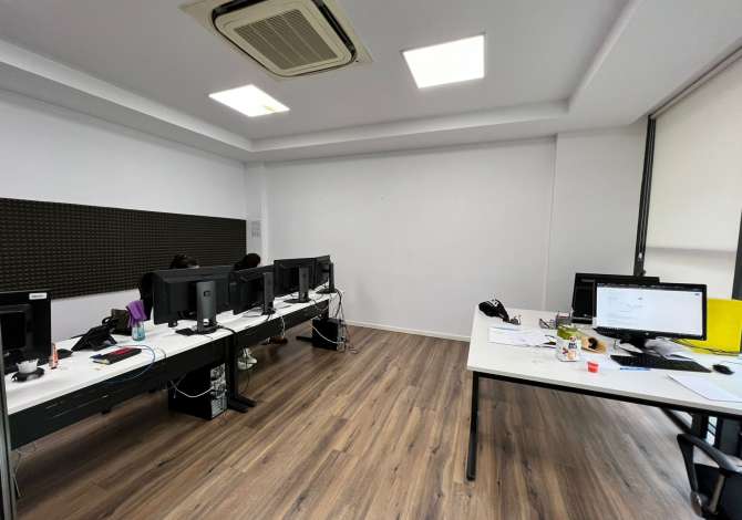 AMBIENT PER ZYRA ME QIRA TEK NOBIS !! 