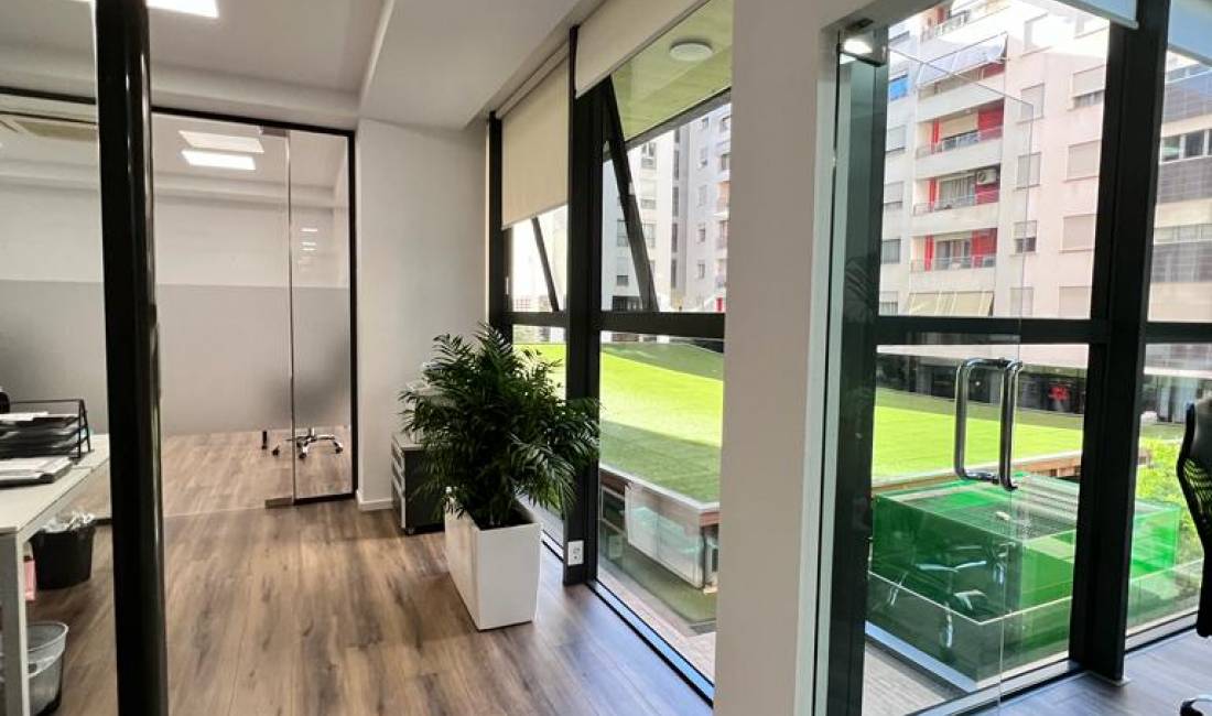 AMBIENT PER ZYRA ME QIRA TEK NOBIS !! 