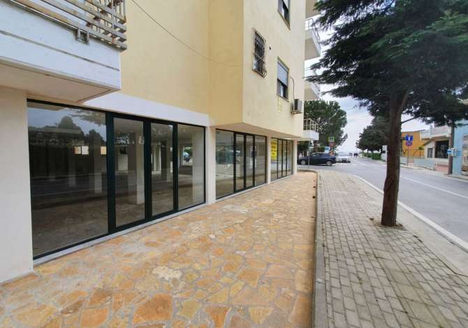Ambient biznesi me qera 2+1 ne Durres - 890 Euro