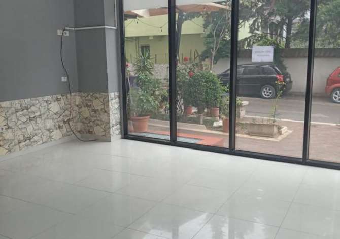 Ambient biznesi me qera 1+1 ne Tirane - 30,000 Leke