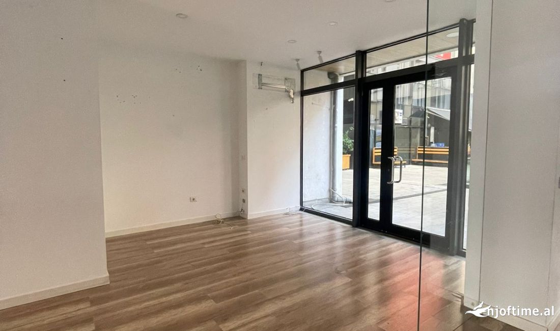 Kompleksi Nobis-Jepet me qira Ambient Biznesi 