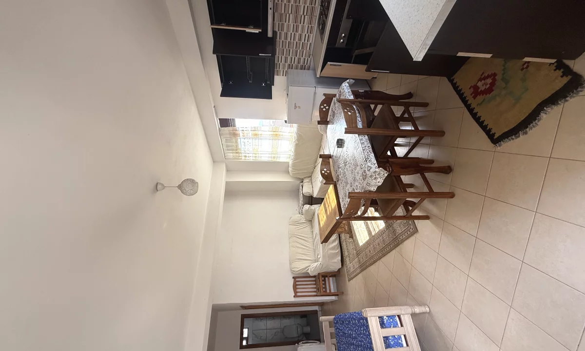 Shtepi me qera Apartament ne Tirane, 1+1, Mobilimi E mobiluar, Pagesa 25,000  Leke.