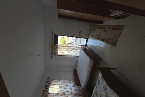 Shtepi me qera Shtepi Private ne Tirane, 1+1, Mobilimi E mobiluar, Pagesa 25,000  Leke.