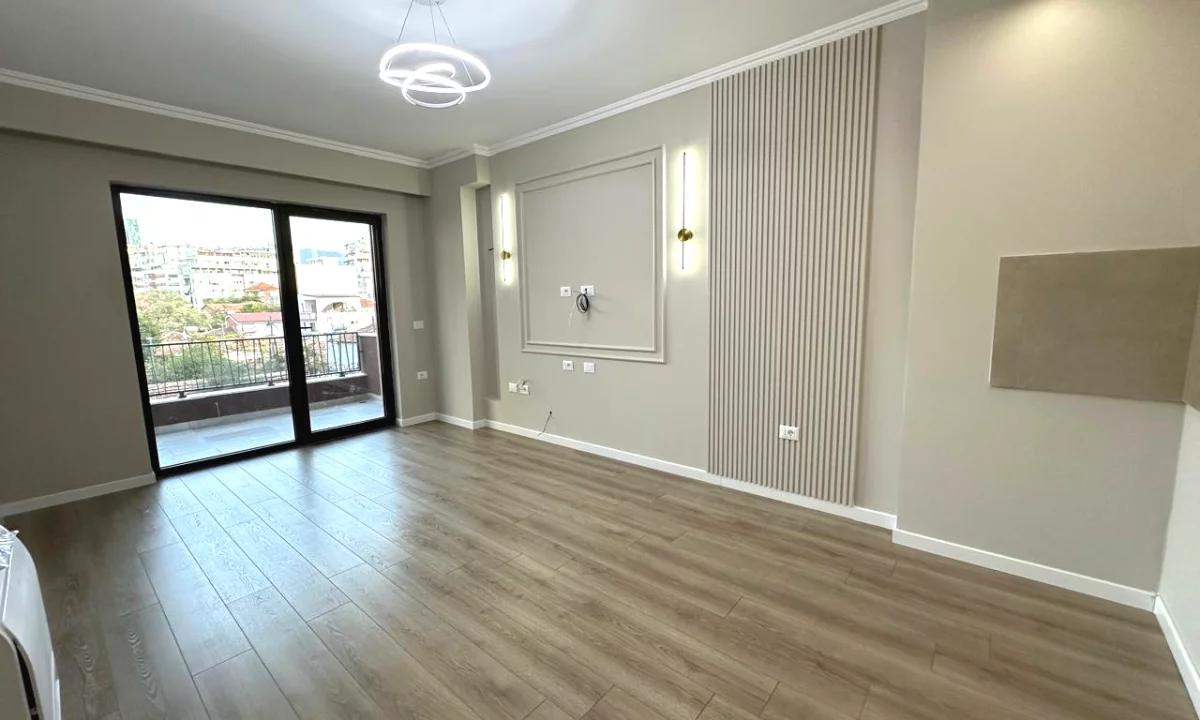 Shtepi ne shitje Apartament ne Tirane, 2+1, Mobilimi Bosh, pa mobiluar, Pagesa 108,000  Euro.