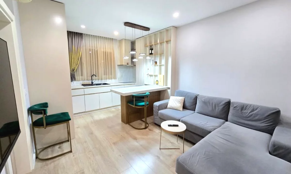 Appartamento in affitto a Tirana 2+1, Arredato