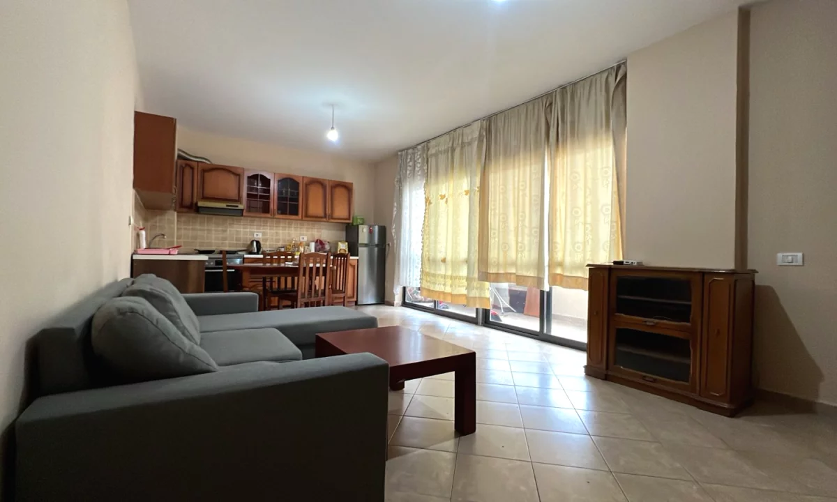 Appartamento in affitto a Tirana 2+1, Arredato