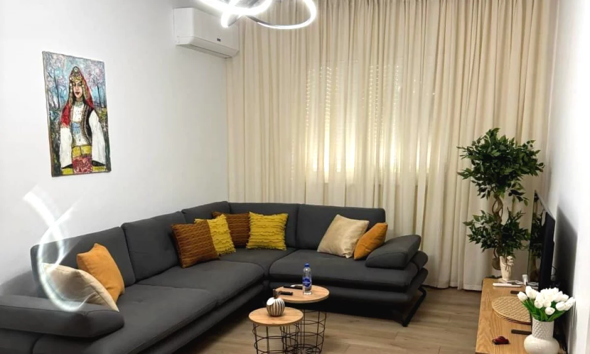 Appartamento in affitto a Tirana 3+1, Arredato