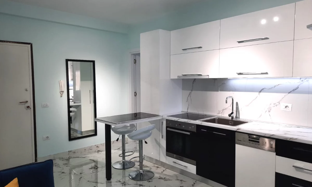 Appartamento in affitto a Tirana 2+1, Arredato