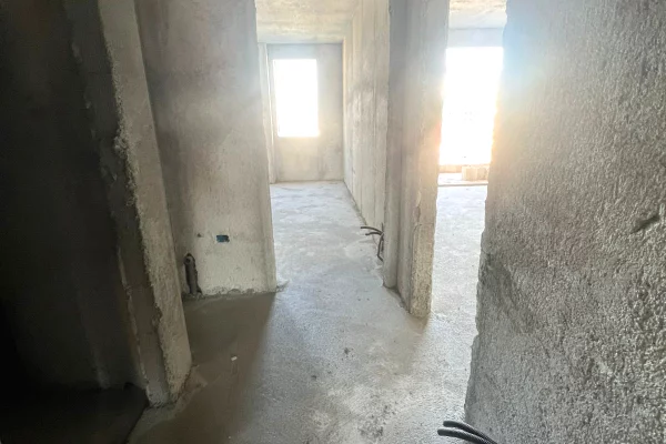 Ish Fusha e Aviacionit, shitet apartament 1+1+Blk drejt perfundimit.