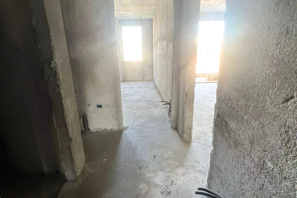 Shtepi ne shitje Apartament ne Tirane, 1+1, Mobilimi Bosh, pa mobiluar, Pagesa 100,000  Euro.
