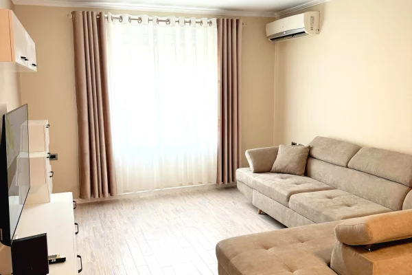 Shtepi me qera Apartament ne Tirane, 2+1, Mobilimi E mobiluar, Pagesa 900  Euro.