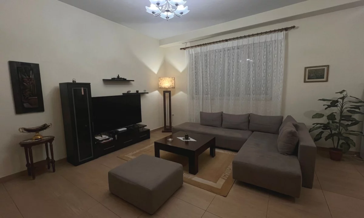 Shtepi me qera Apartament ne Tirane, 2+1, Mobilimi E mobiluar, Pagesa 800  Euro.