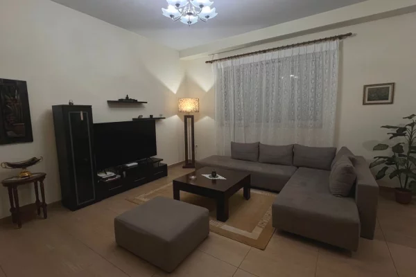 Ne qender , Jepet apartament 2+1+2 me qera!!