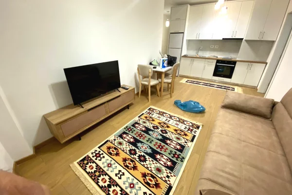 Tek Drejtoria e policise Jepet me qera  apartament 1+1 