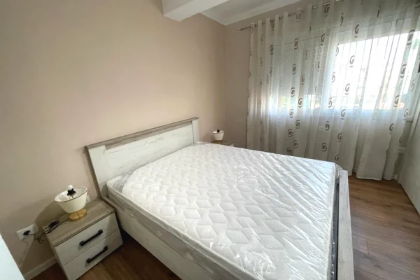 📣 Komuna e Parisit, jepet apartament 1+1 me qera.📣
