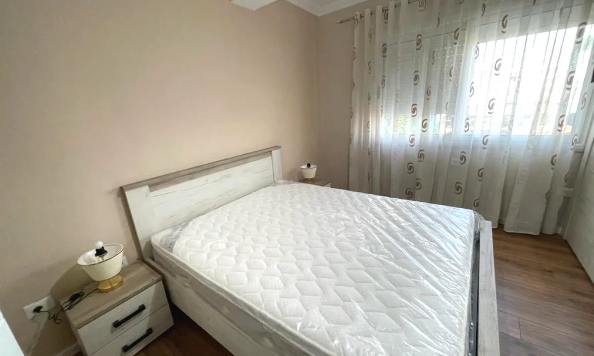 Shtepi me qera Apartament ne Tirane, 1+1, Mobilimi E mobiluar, Pagesa 48,000  Leke.