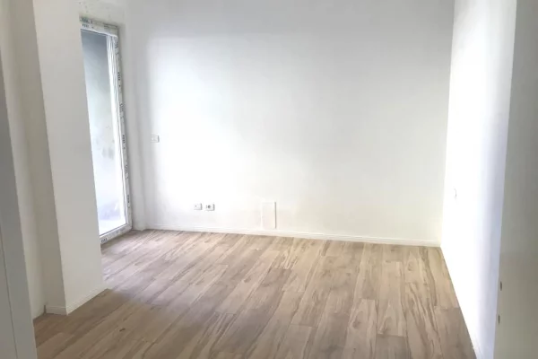 Ambiente Commerciale in Affitto 3+1 a Tirana - 67,000 Leke